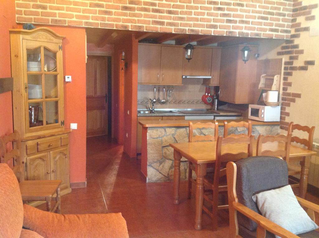 Гостевой дом Casa Rural La Vega De Gredos Сан-Мартин-де-ла-Вега-дель-Альберче Экстерьер фото